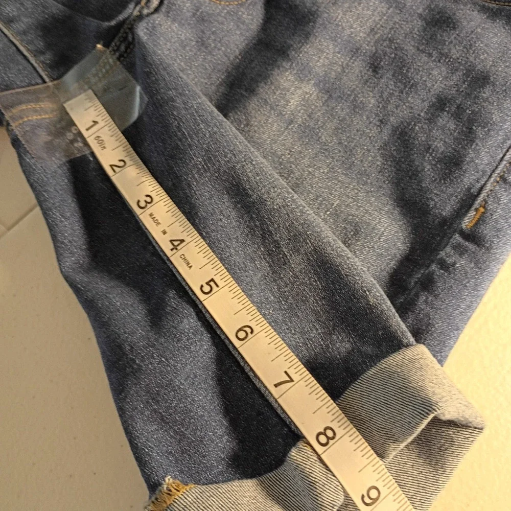 Old Navy High-Rise Wow Denim Shorts Womens 4 Medium Wash Cuffed Bermuda Jean